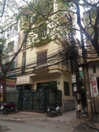 Cho thuê nhà ngõ 6 phố Trần Quốc Hoàn, DT 50m2 xây 5 tầng, căn góc 2 mặt tiền, cách 1 nhà ra phố (2)